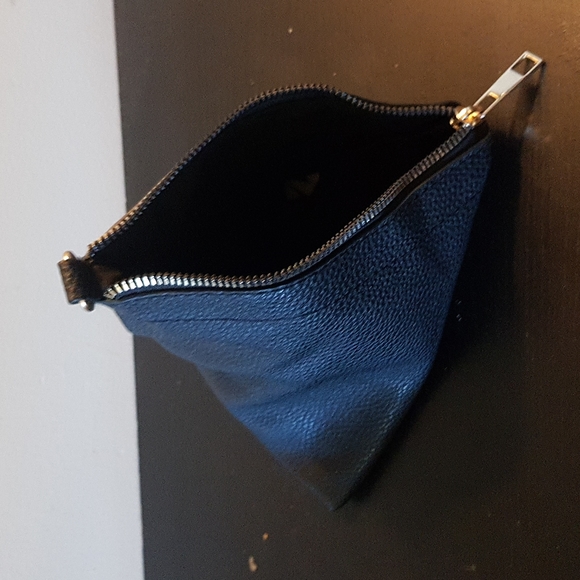 Triangle Bag - Picture 4 of 4